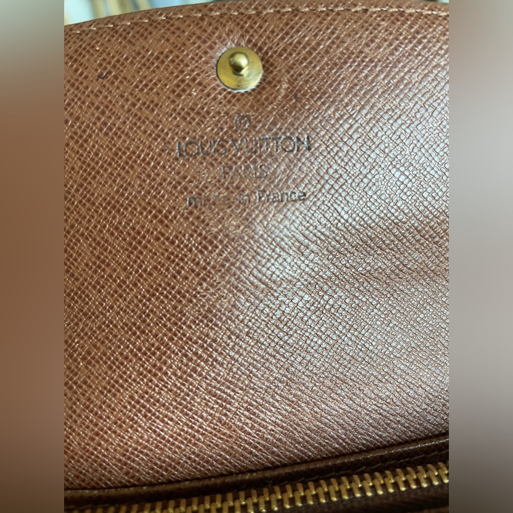 💯 Authentic Louis Vuitton Monogram Sarah Wallet on Chain - Picture 7 of 16